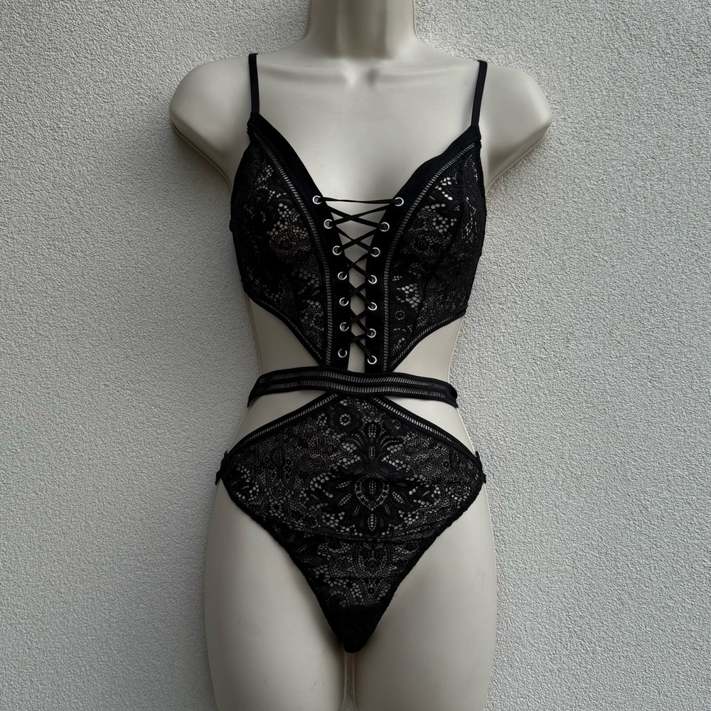 Victoria’s Secret Very Sexy Crochet Lace Teddy Small lingerie